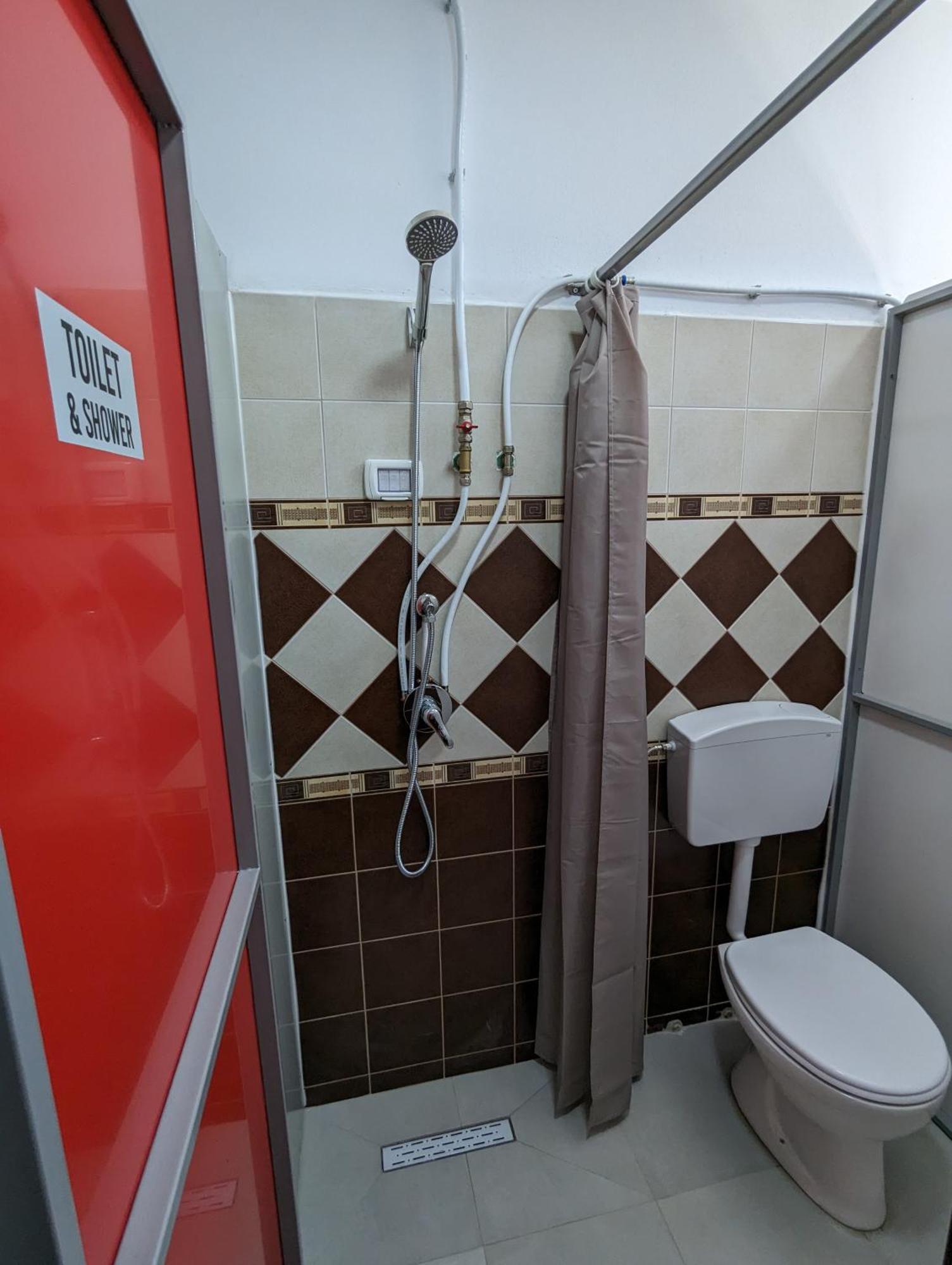 Tias Hostel شكودر المظهر الخارجي الصورة