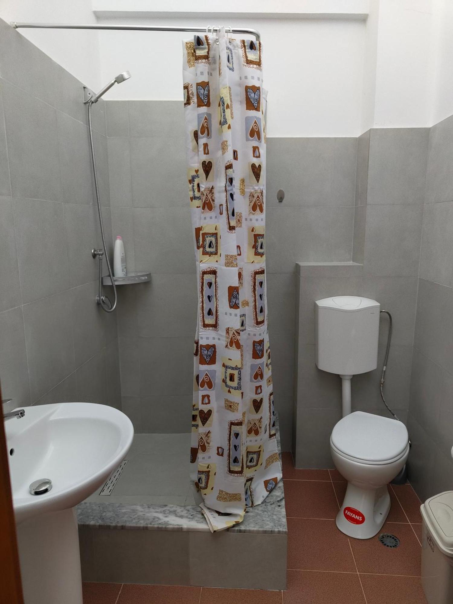 Tias Hostel شكودر المظهر الخارجي الصورة
